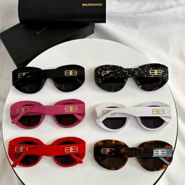 Picture of Balenciga Sunglasses _SKUfw57303037fw